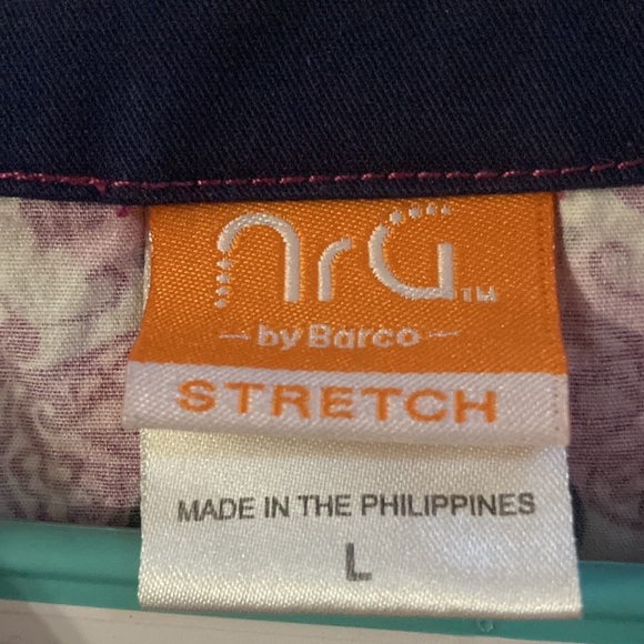 NRG by Barco Stretch Scrub Top. Size Large - Picture 3 of 7